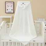 منشفة طفل ابيض